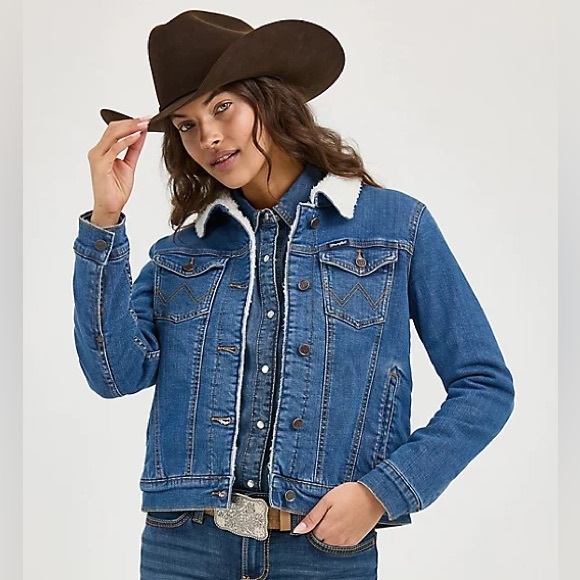 Wrangler Jackets & Blazers - WOMEN'S WRANGLER RETRO® SHERPA LINED WESTERN DENIM JACKET Size Large Trucker